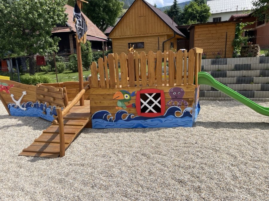 Detské inkluzívne ihrisko vo Valaskej Dubovej