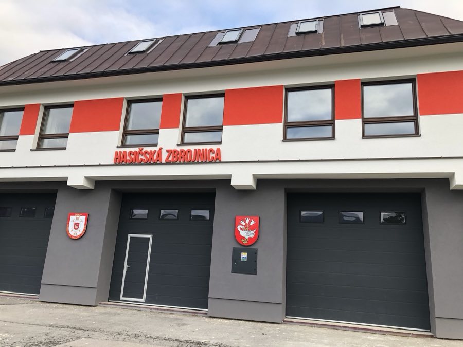 Obnovená fasáda hasičskej zbrojnice v Žaškove